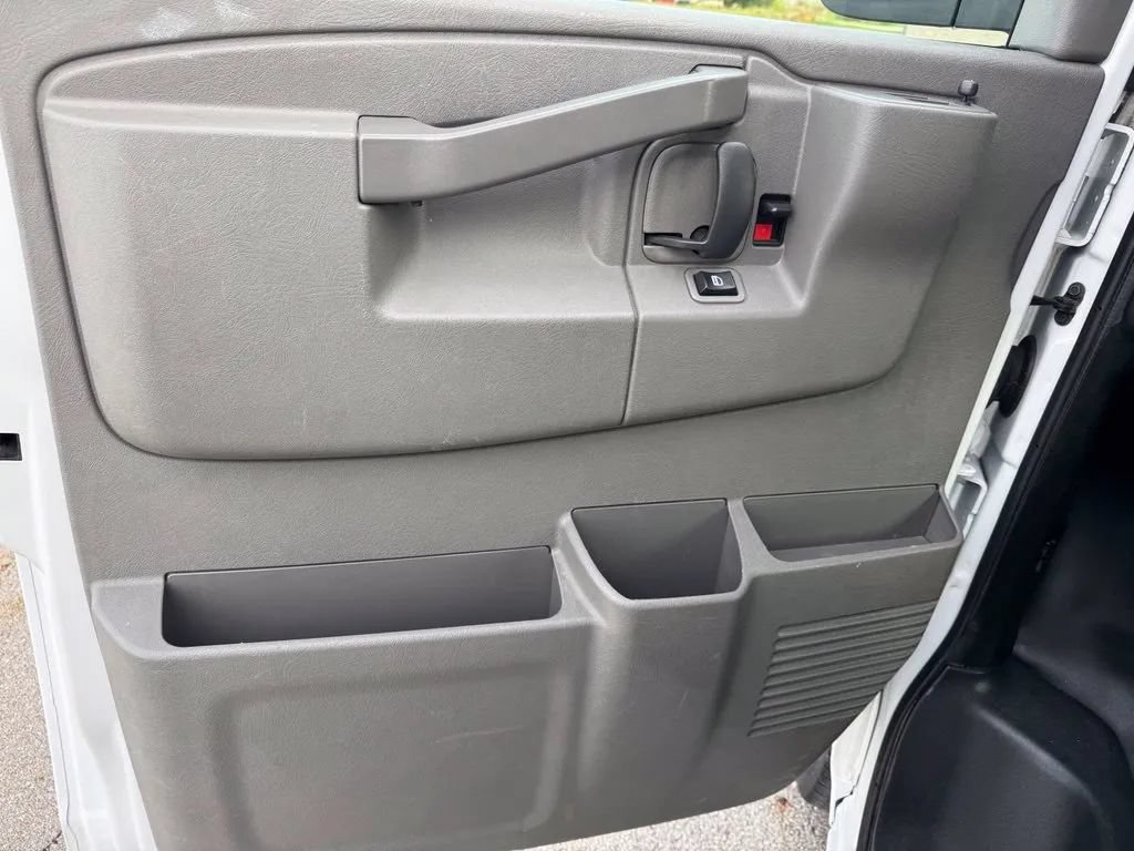Used 2020 GMC Savana 3500 Extended w/ Driver Convenience Package RWD image 11