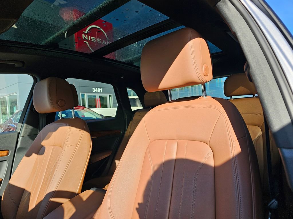 Used 2022 Audi Q5 2.0T Premium w/ Convenience Package AWD/4WD image 17