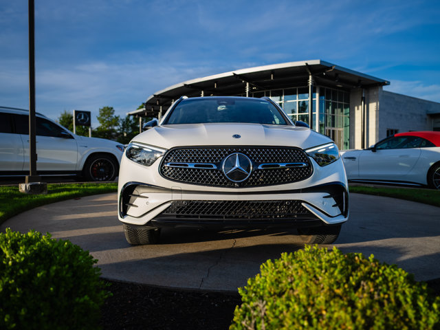 Used 2023 Mercedes-Benz GLC 300 4MATIC image 2