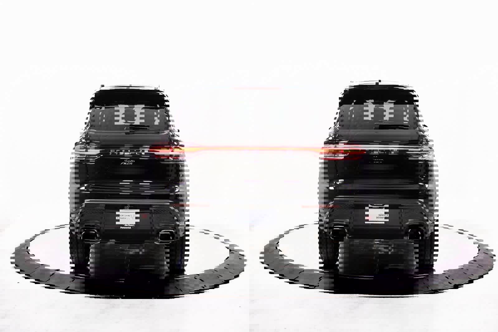 Certified 2025 Porsche Macan image 6