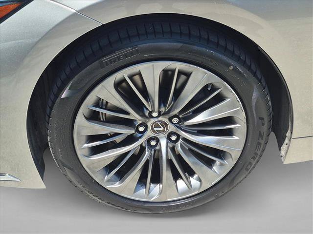 Used 2022 Lexus LS 500 w/ Accessory Package (Z2) RWD image 25