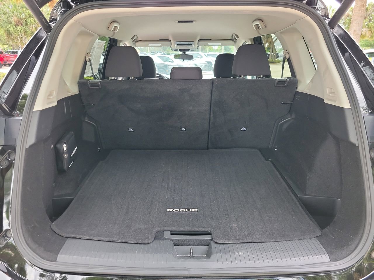 Used 2025 Nissan Rogue SV image 8