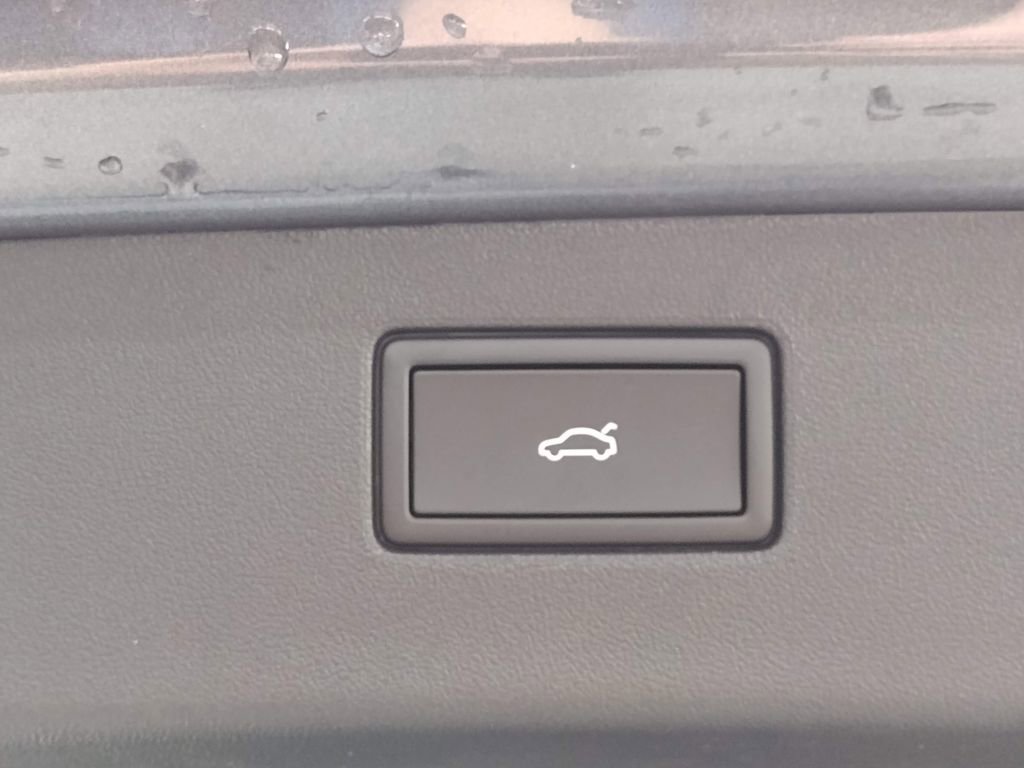 New 2026 Volkswagen Tiguan SE image 16