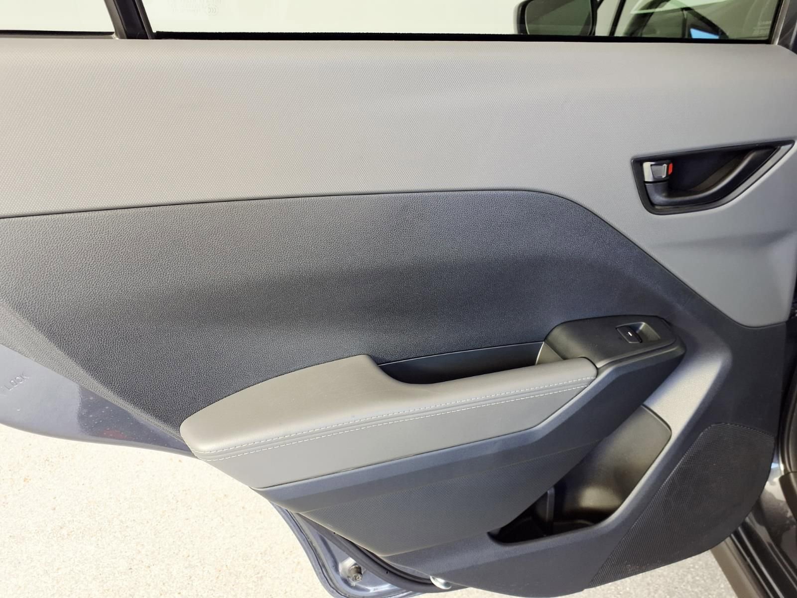 Used 2025 Subaru Crosstrek 2.0i Premium image 11