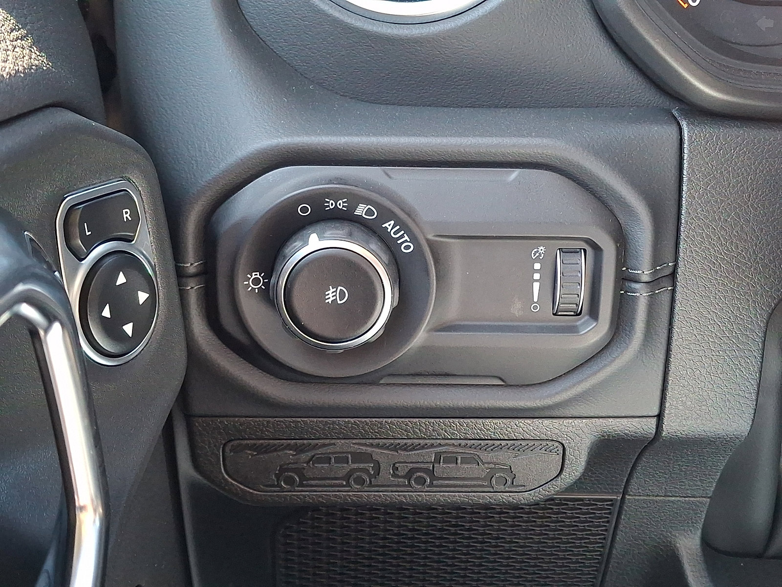 Used 2026 Jeep Wrangler Sahara AWD/4WD image 25