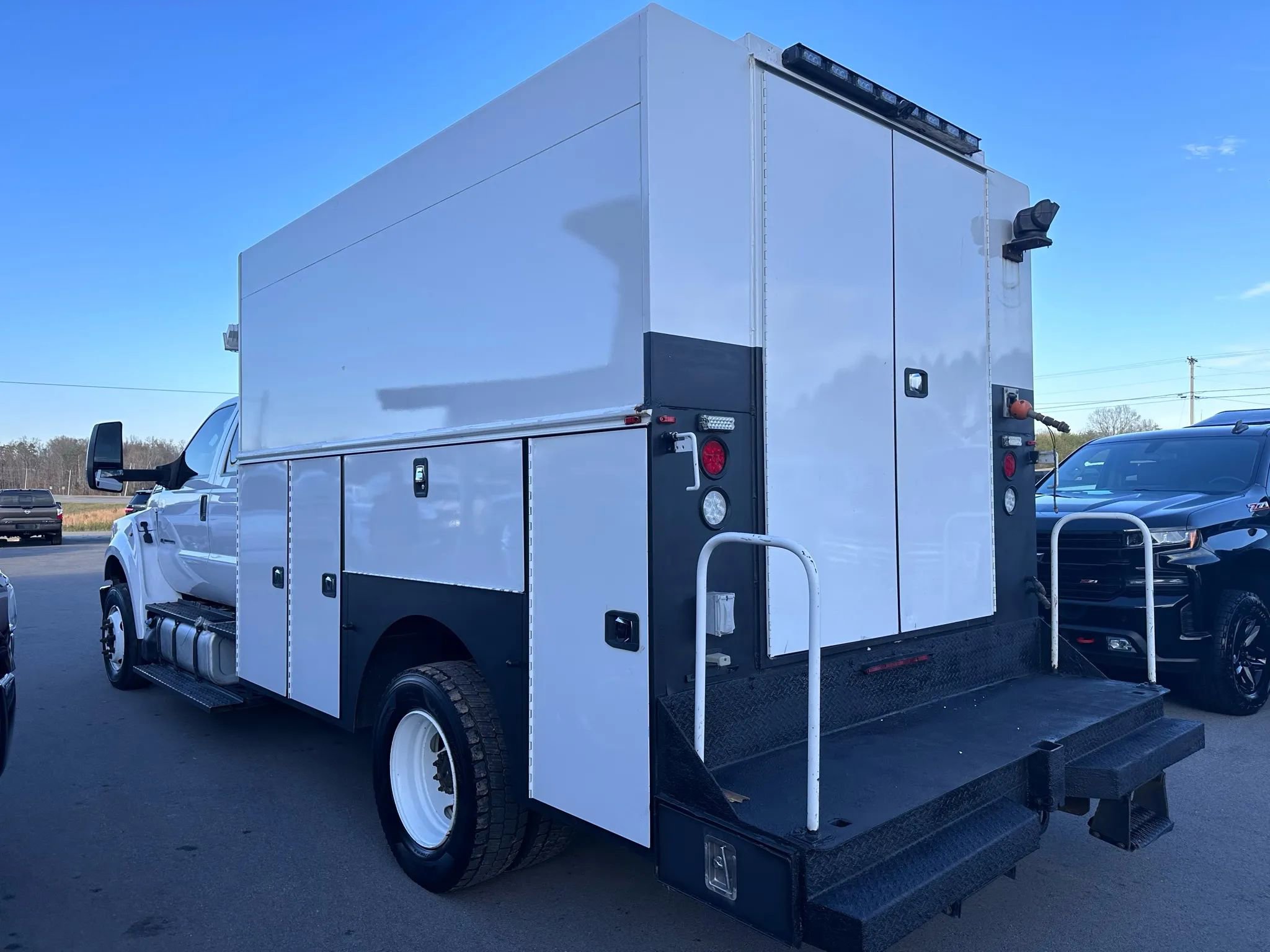 Used 2016 Ford F650 2WD Crew Cab Super Duty image 3