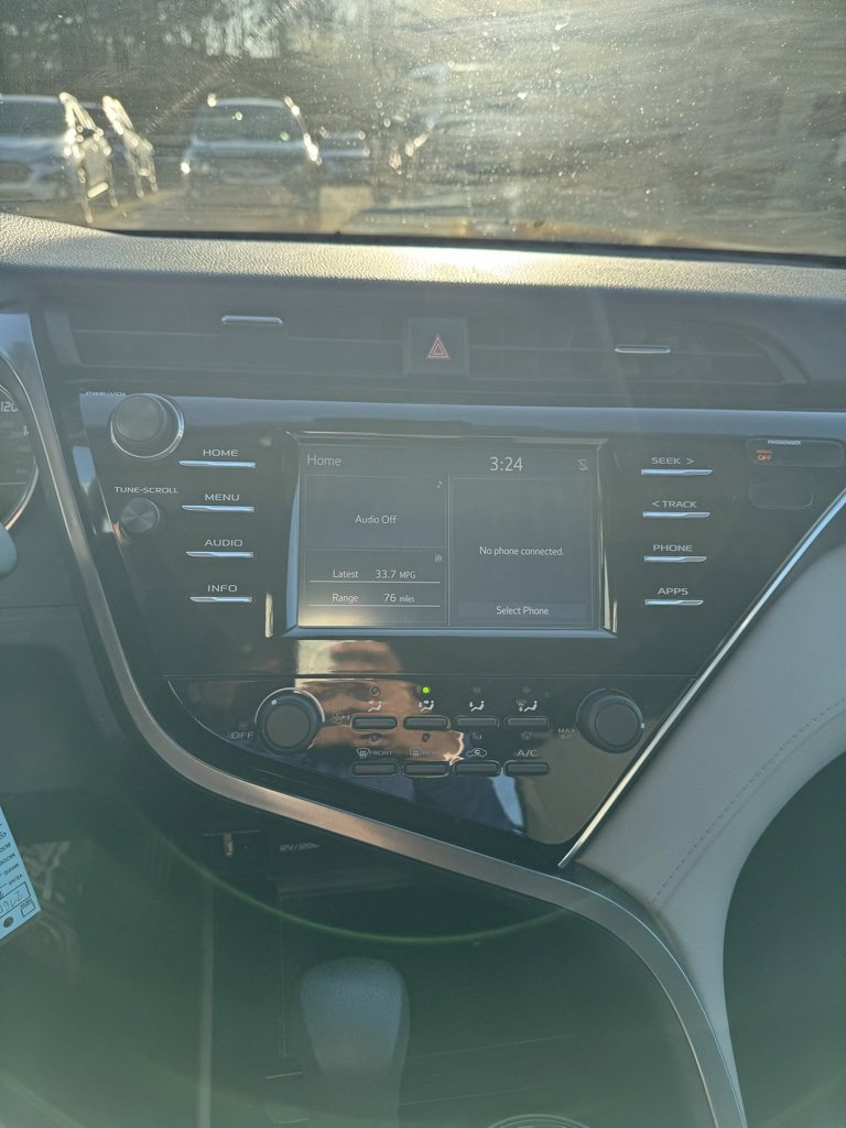 Used 2018 Toyota Camry LE image 16