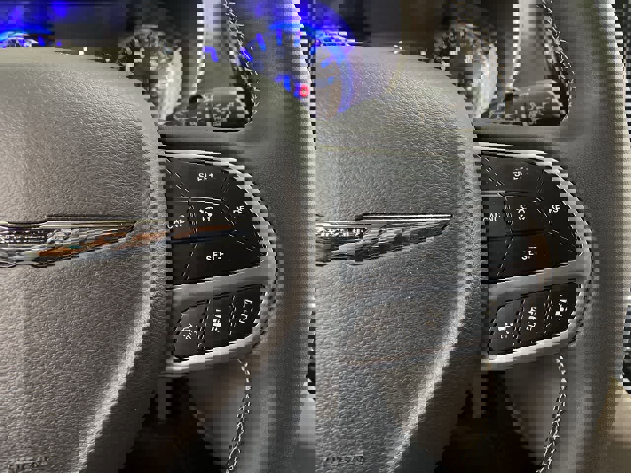 Used 2023 Chrysler Pacifica Touring-L image 20