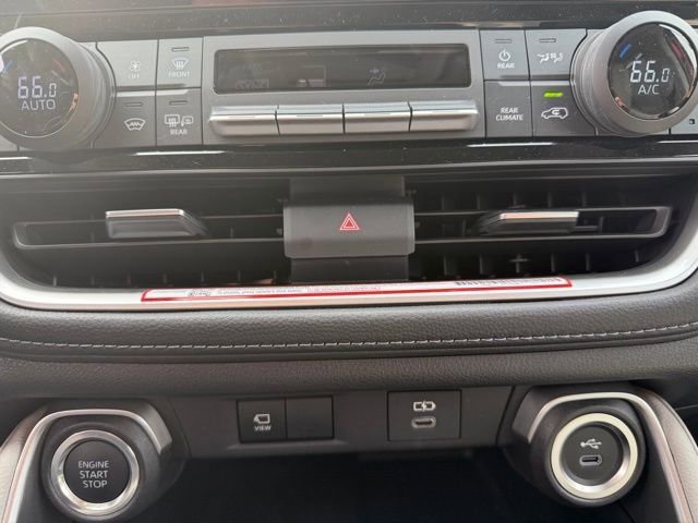 Used 2025 Toyota Grand Highlander AWD image 17