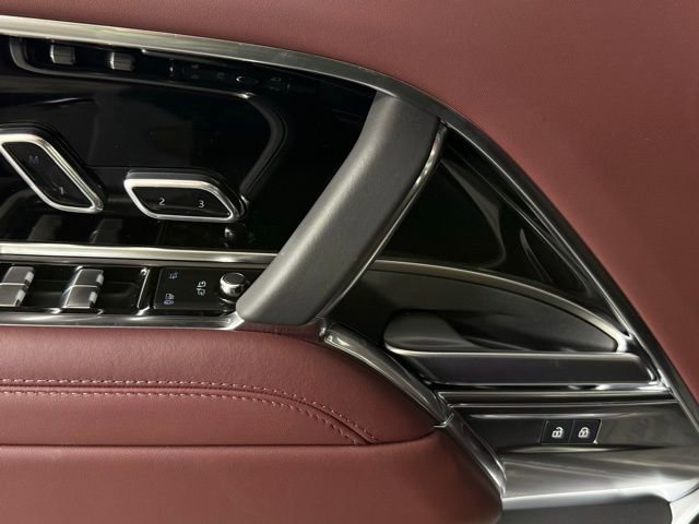 New 2025 Land Rover Range Rover SE image 14