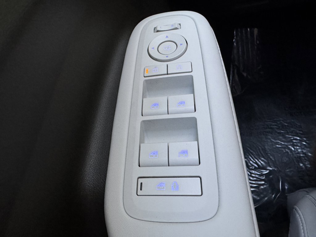 Used 2024 Hyundai Santa Fe Calligraphy image 29