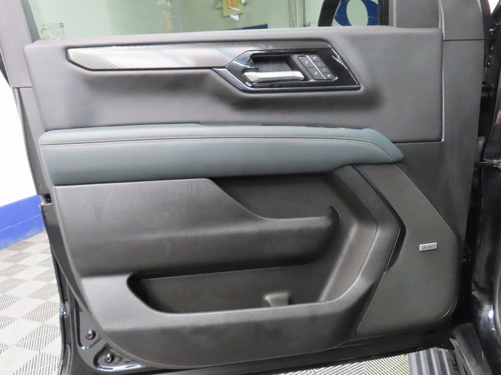 Used 2025 GMC Yukon XL AT4 w/ AT4 Premium Package image 54