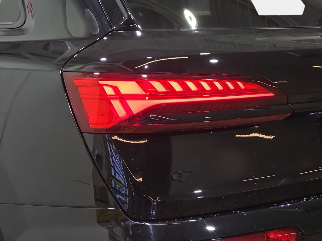 Certified 2025 Audi Q7 2.0T Premium w/ Convenience Plus Package image 35
