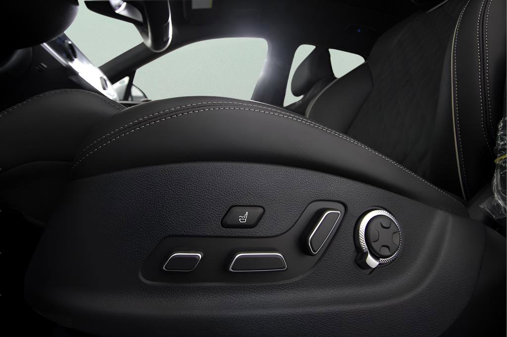 Used 2025 Genesis GV70 3.5T Sport w/ Sport Prestige Package AWD/4WD image 13