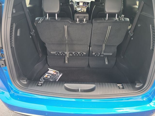 New 2027 Chrysler Pacifica Select FWD image 18