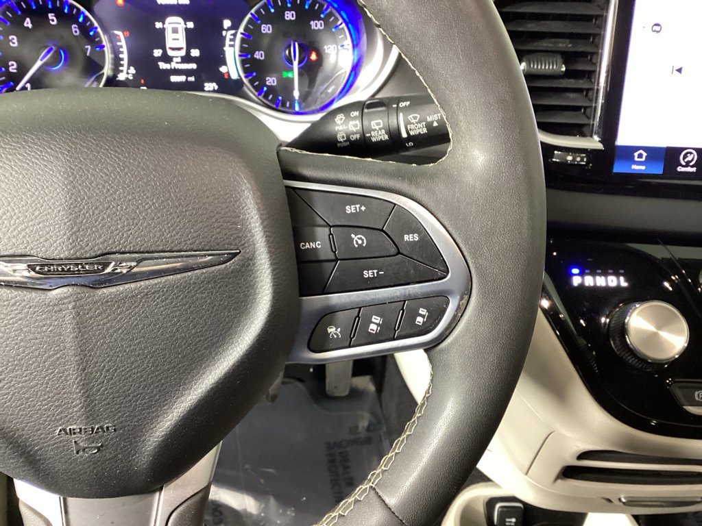 Used 2023 Chrysler Pacifica Touring-L image 24