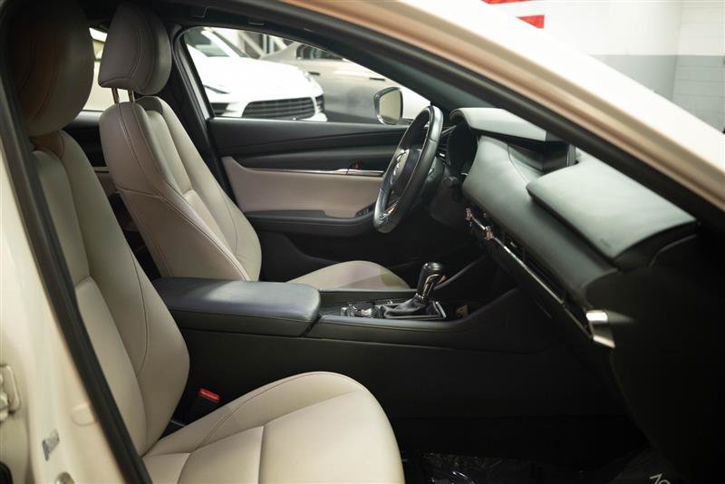 Used 2020 MAZDA MAZDA3 Hatchback w/ Preferred Package FWD image 13