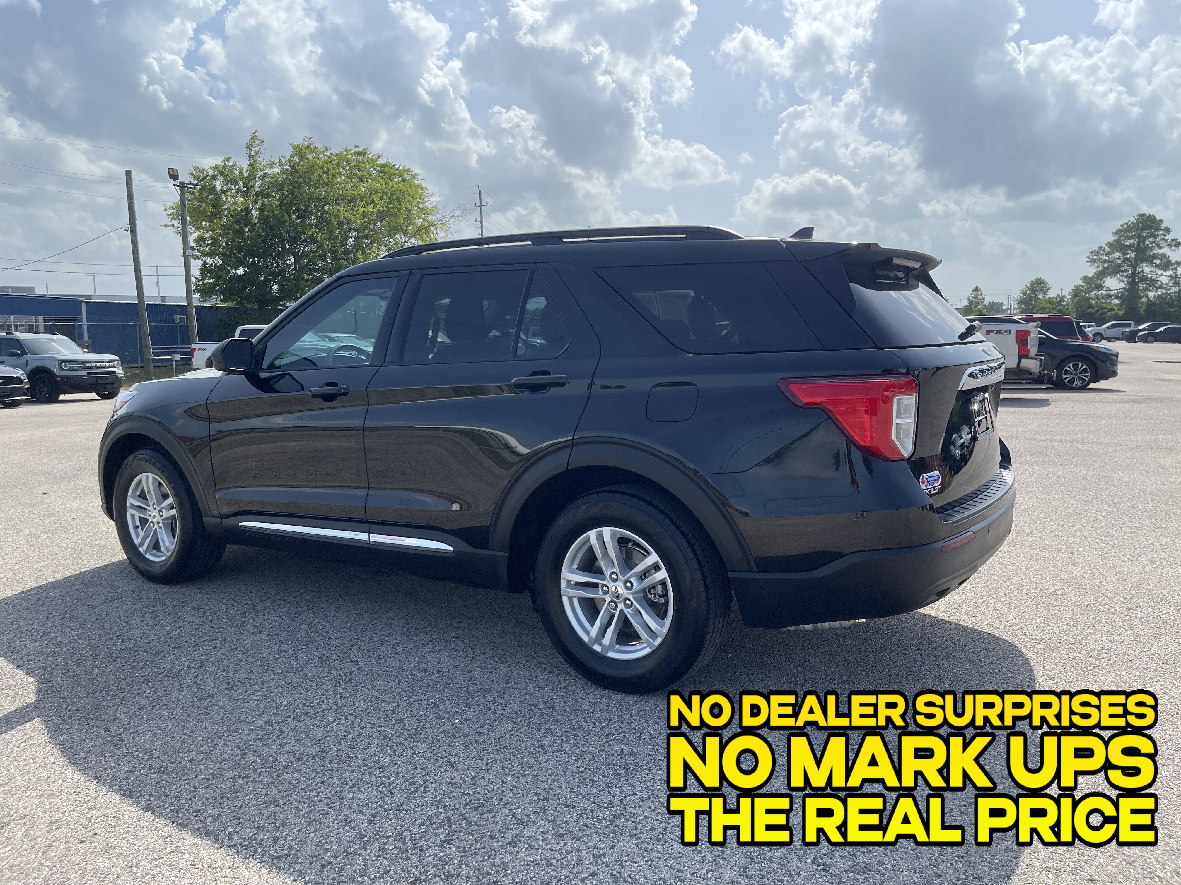 Used 2024 Ford Explorer XLT RWD image 6