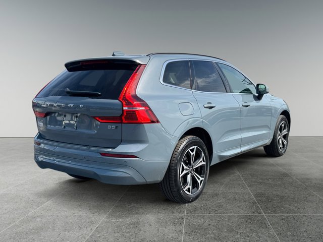 Used 2022 Volvo XC60 B5 Momentum w/ Climate Package AWD/4WD image 5