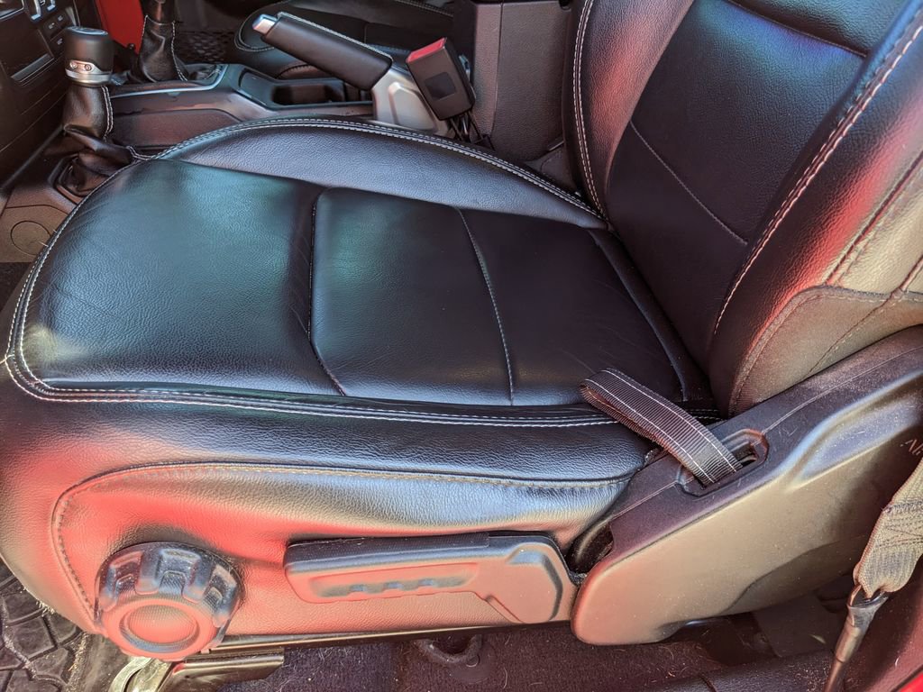 Used 2019 Jeep Wrangler Unlimited Sahara w/ Dual Top Group AWD/4WD image 20