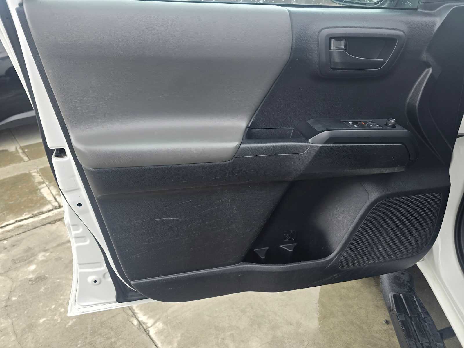 Used 2019 Toyota Tacoma SR image 16