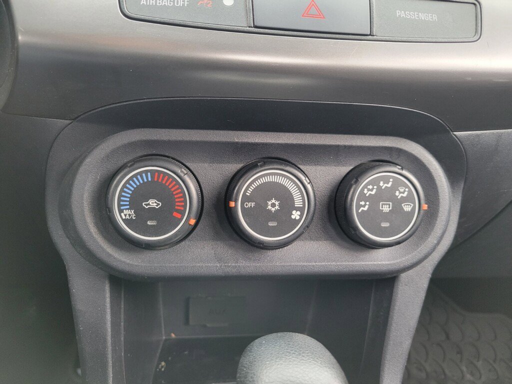 Used 2014 Mitsubishi Lancer SE image 19