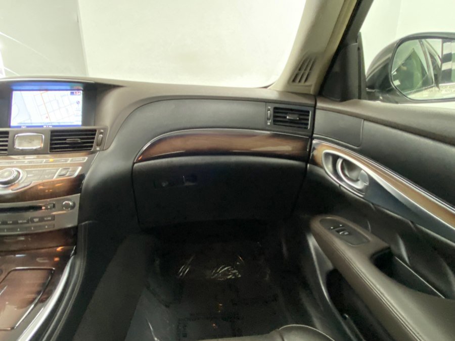Used 2016 INFINITI Q70 L 3.7 w/ Deluxe Touring Package AWD/4WD image 26