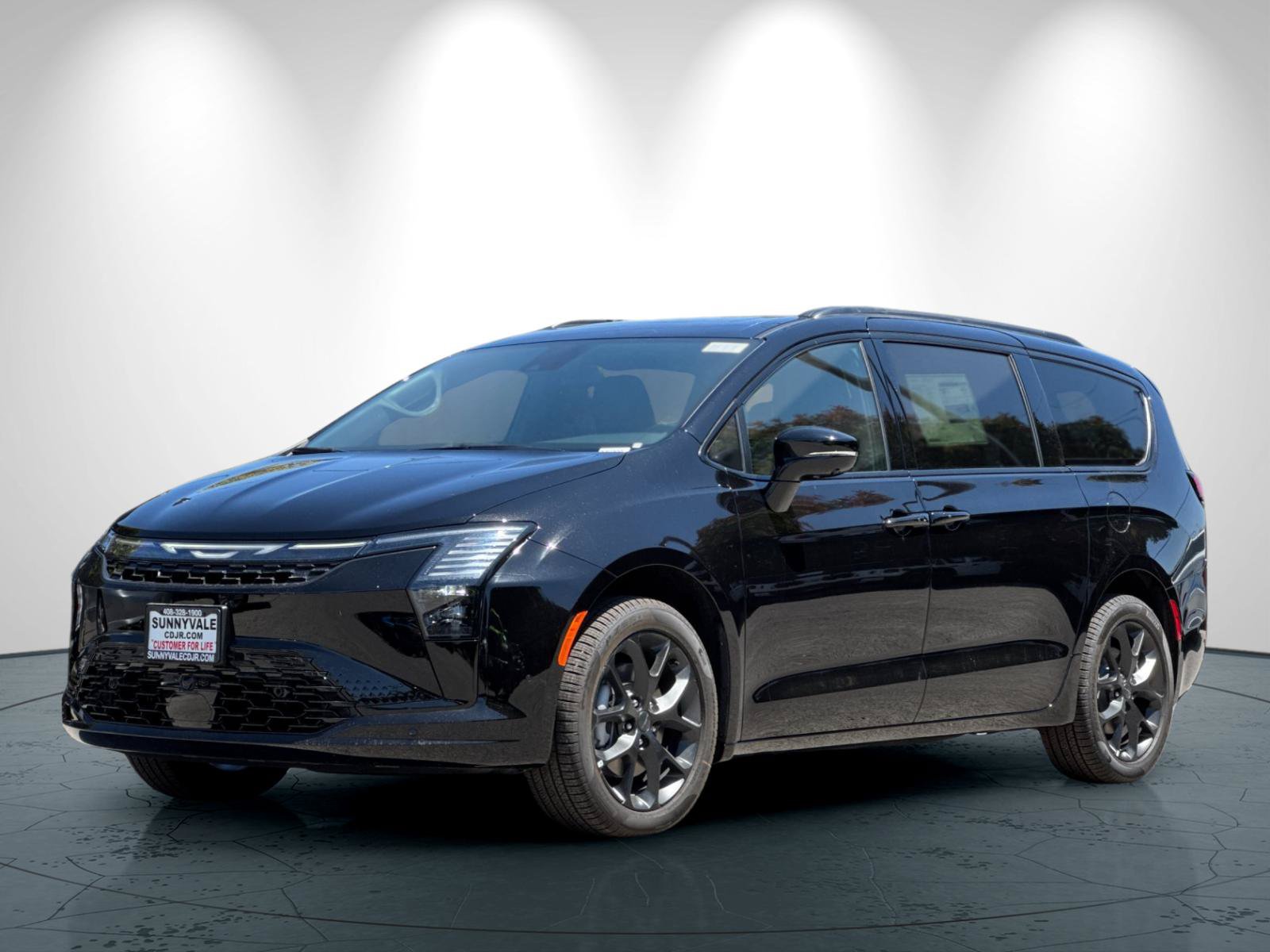 New 2027 Chrysler Pacifica Limited w/ Family Tech Group AWD/4WD image 8