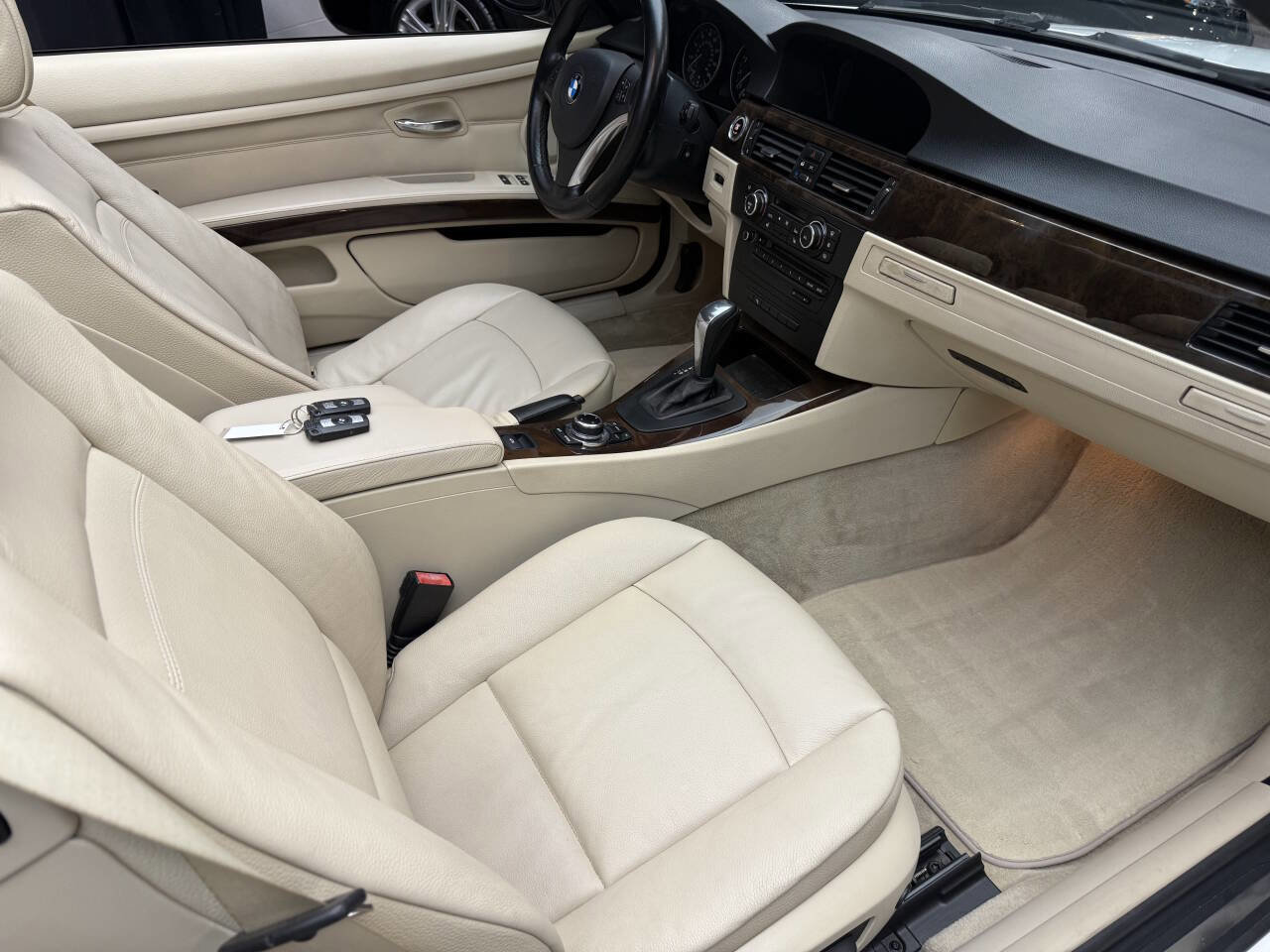 Used 2011 BMW 328i Convertible image 17