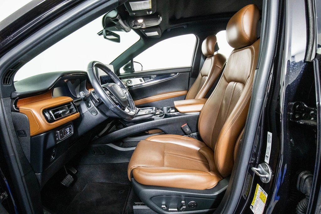 Used 2022 Lincoln Nautilus Reserve w/ Equipment Group 202A image 8