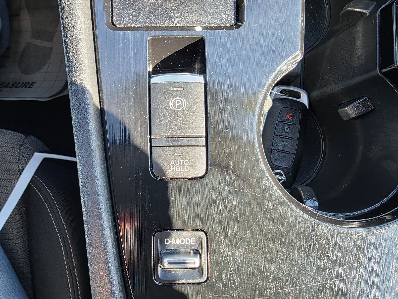 Used 2023 Nissan Rogue SV image 17