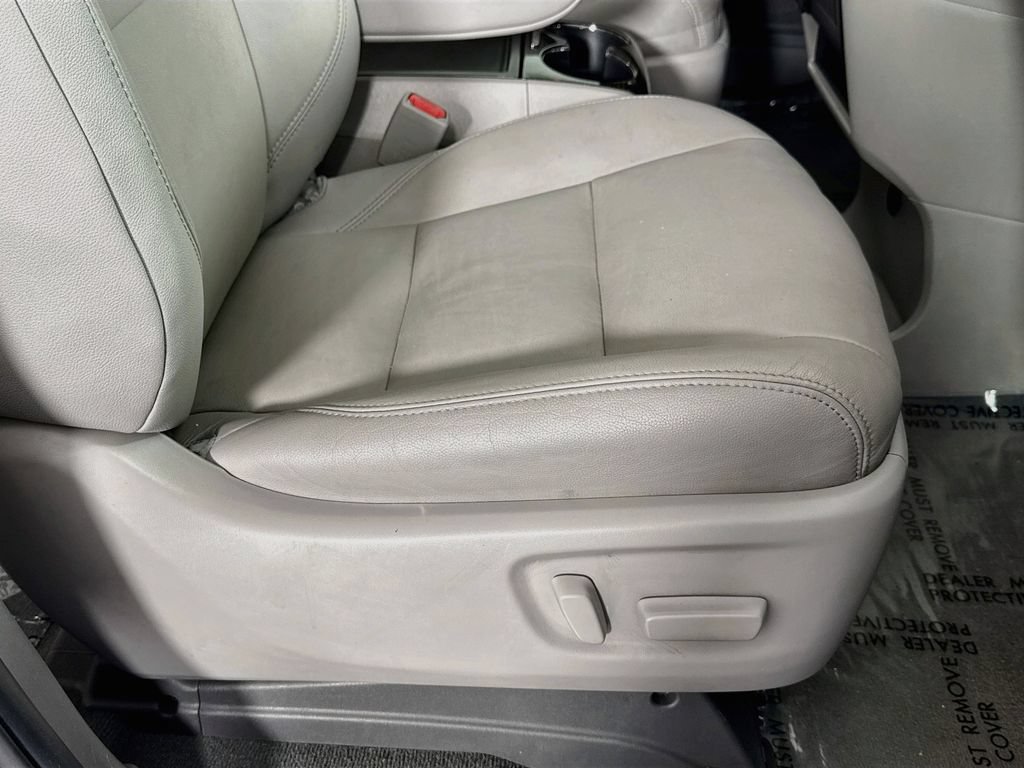 Used 2020 Toyota Sienna XLE FWD image 35