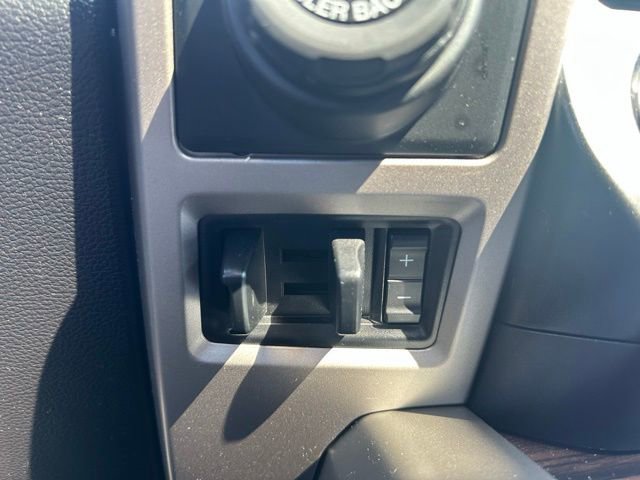 Used 2017 Ford F150 Lariat w/ Equipment Group 502A Luxury AWD/4WD image 29