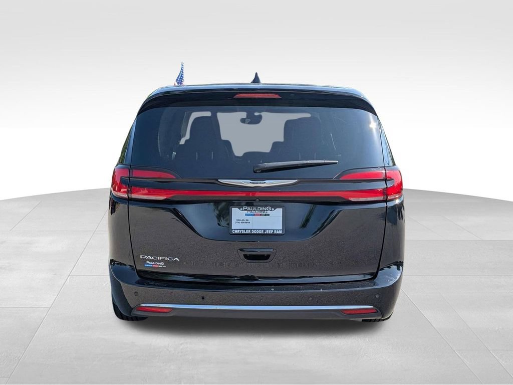 Used 2024 Chrysler Pacifica Touring-L FWD image 5