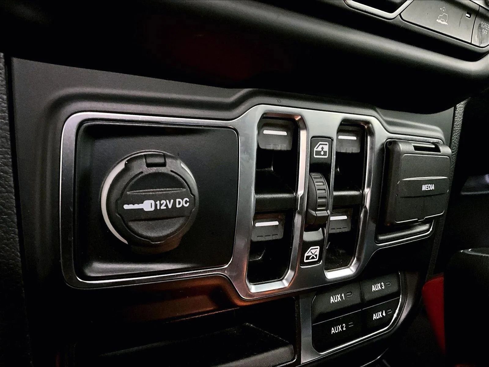 Used 2023 Jeep Wrangler Sahara w/ Cold Weather Group image 31