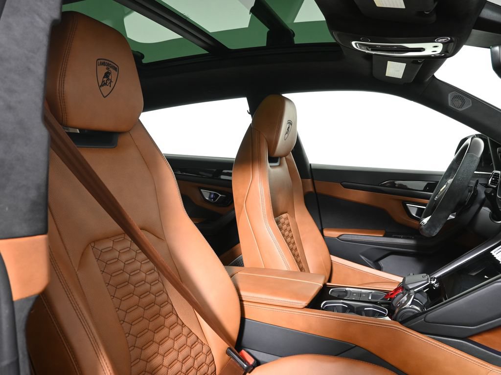 Used 2021 Lamborghini Urus AWD/4WD image 36