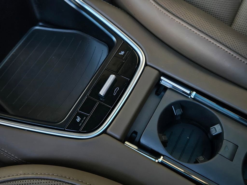 Used 2018 Porsche Panamera 4 AWD/4WD image 16