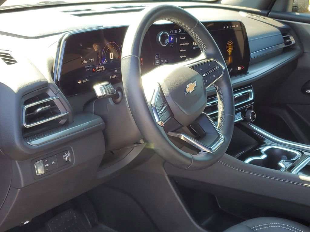 Used 2024 Chevrolet Traverse LT w/ LPO, Floor Liner Package FWD image 9
