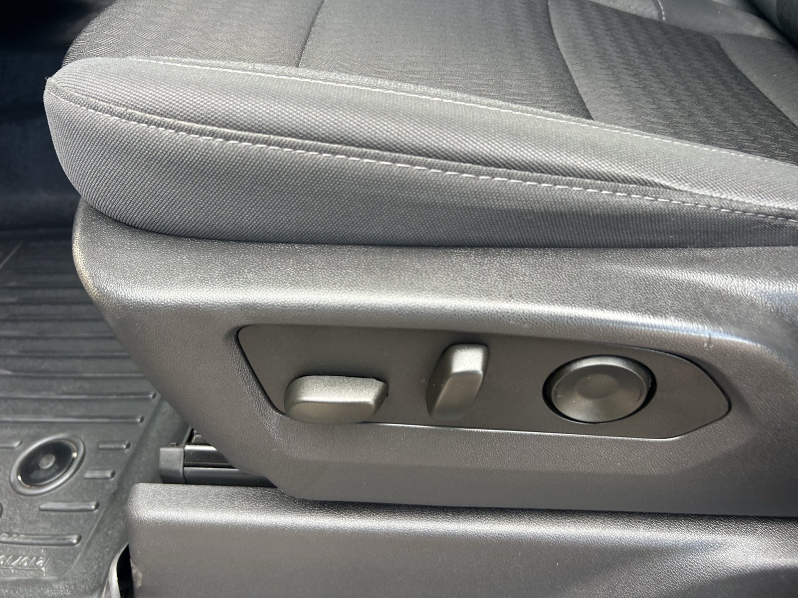 Certified 2024 Chevrolet Silverado 1500 Custom AWD/4WD image 26