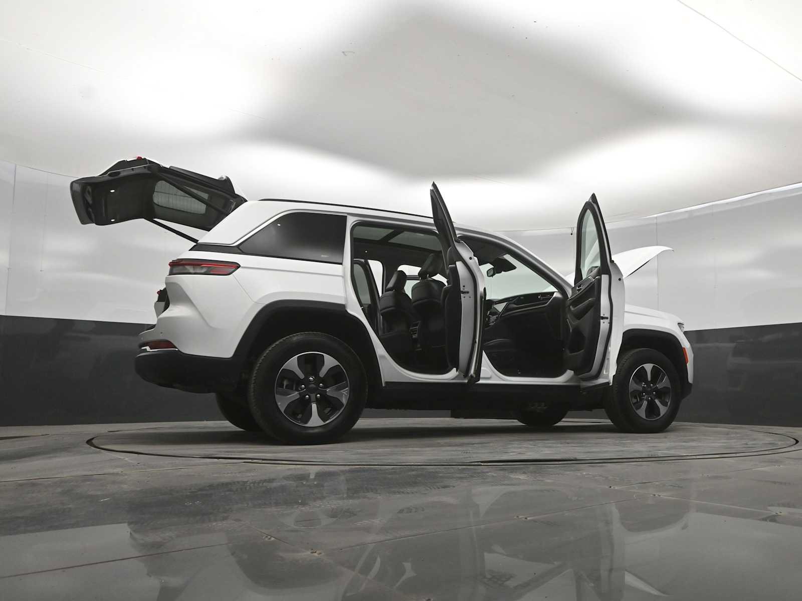 Used 2024 Jeep Grand Cherokee Limited 4xe AWD/4WD image 45