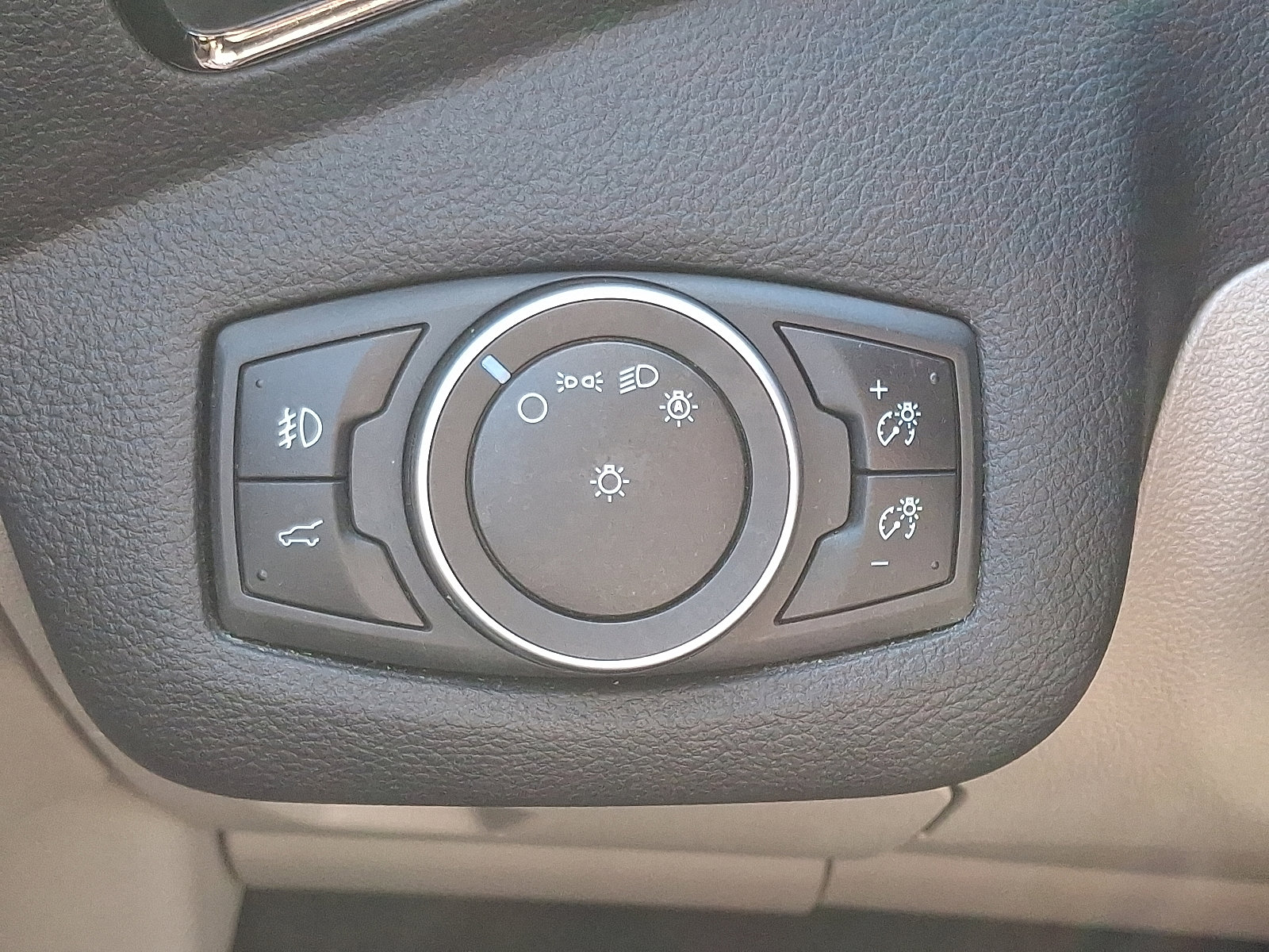 Used 2018 Ford Escape Titanium image 25