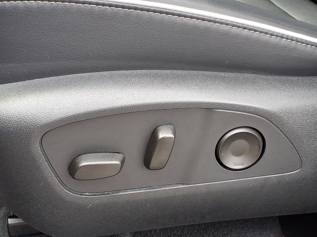 Used 2025 Buick Enclave Preferred AWD/4WD image 12