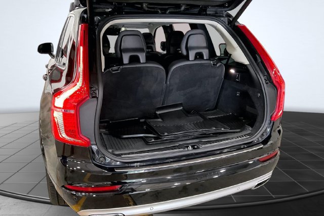 Used 2020 Volvo XC90 T8 Momentum w/ Protection Package Premier AWD/4WD image 5
