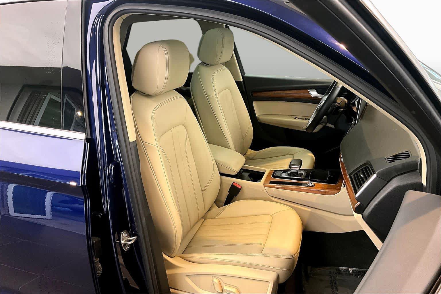 Used 2023 Audi Q5 2.0T Premium w/ Convenience Package AWD/4WD image 9