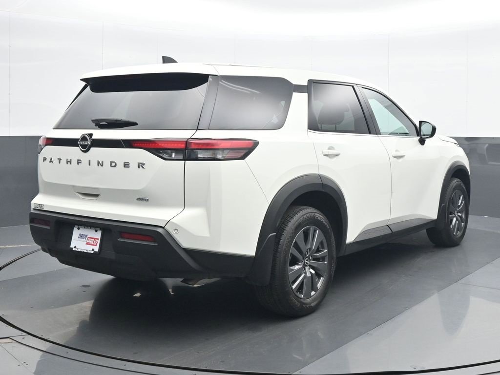 Used 2024 Nissan Pathfinder S image 6