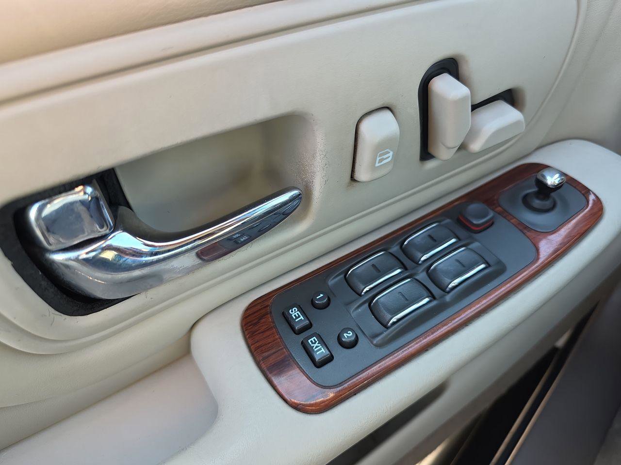 Used 1998 Cadillac De Ville image 24