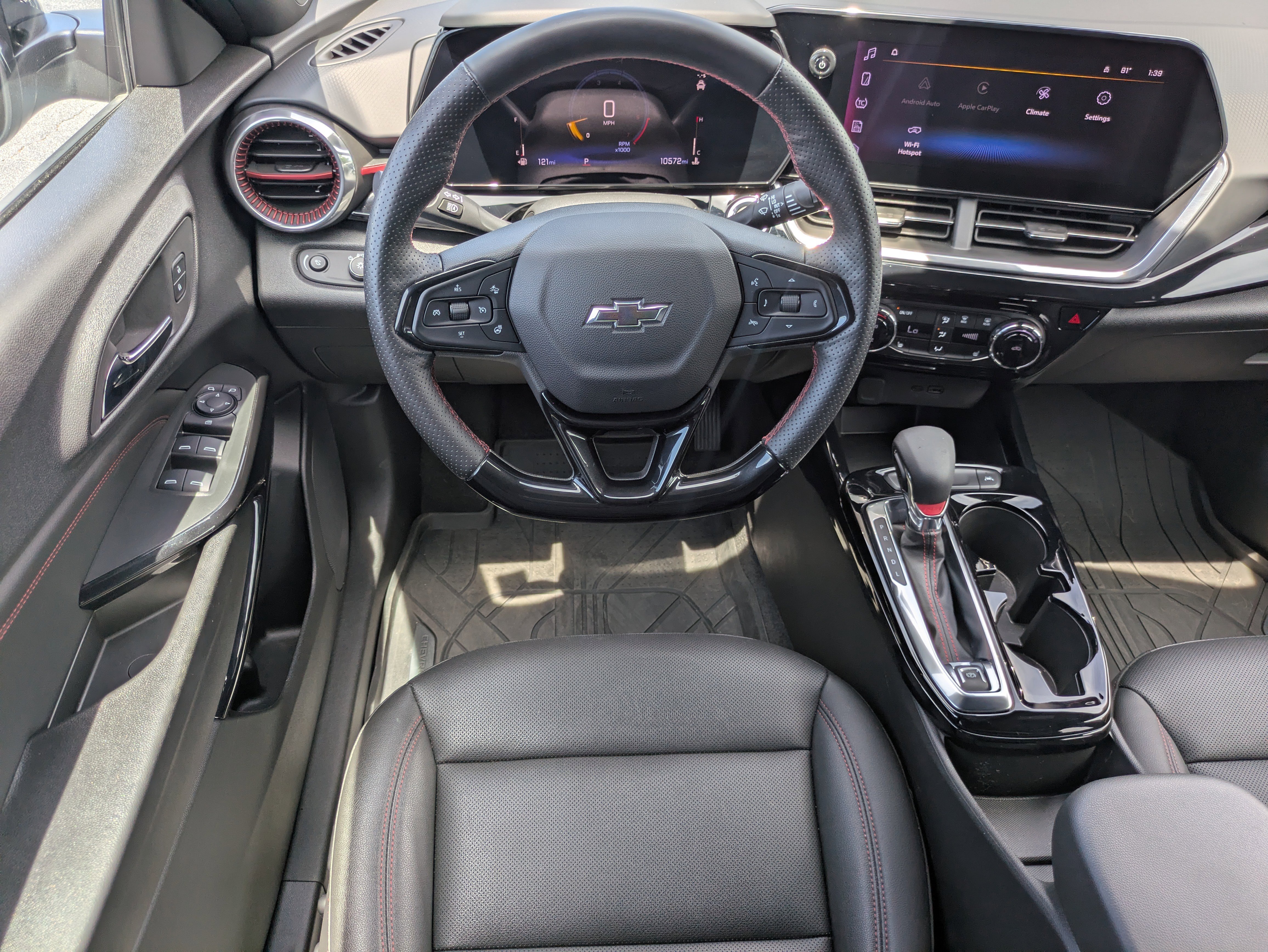 Used 2025 Chevrolet Trax RS w/ Driver Confidence Package FWD image 4