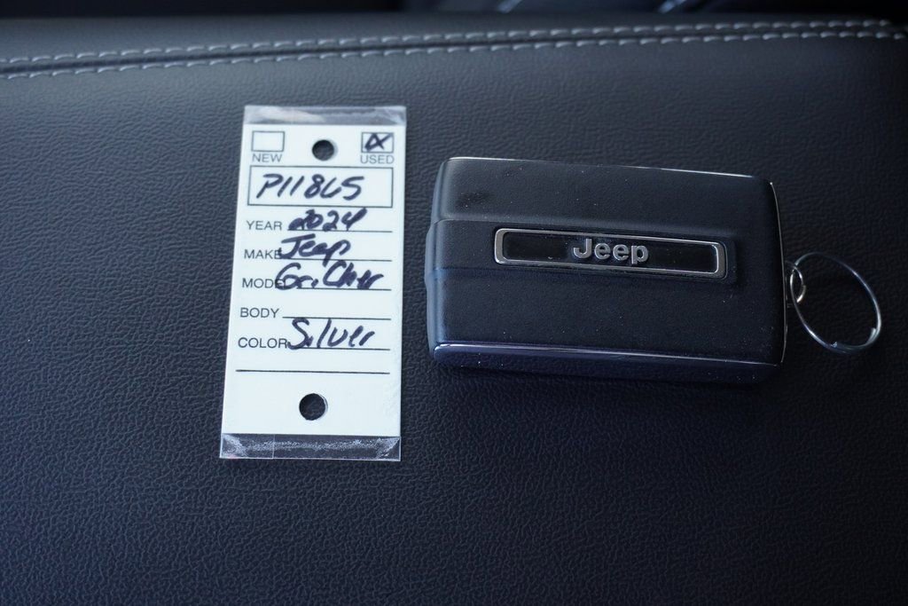 Used 2024 Jeep Grand Cherokee Laredo image 36