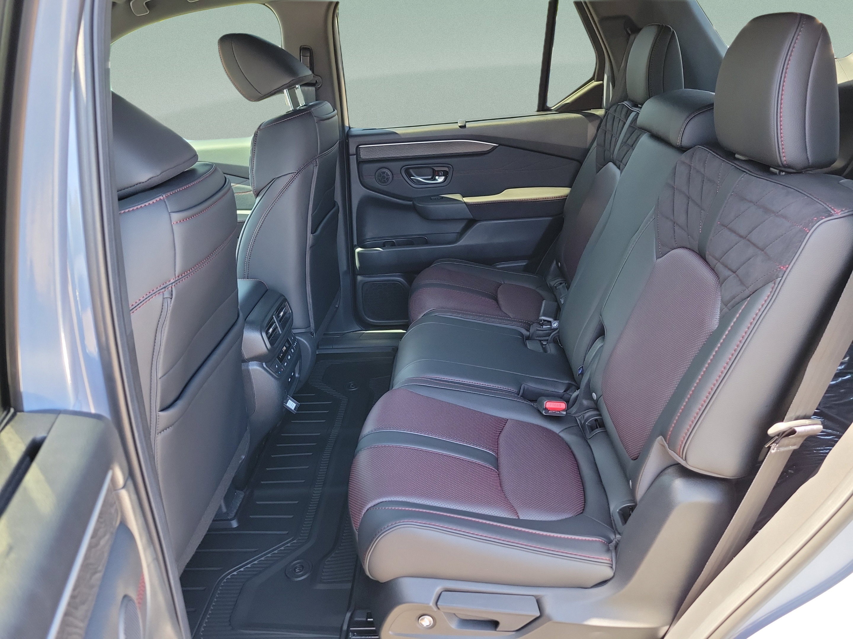 New 2026 Honda Pilot Black Edition image 9