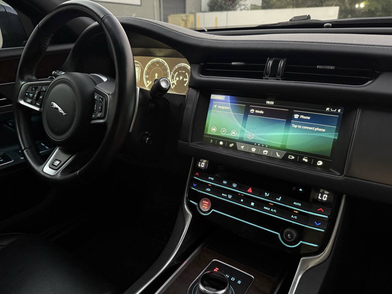 Used 2018 Jaguar XF R-Sport AWD/4WD image 34